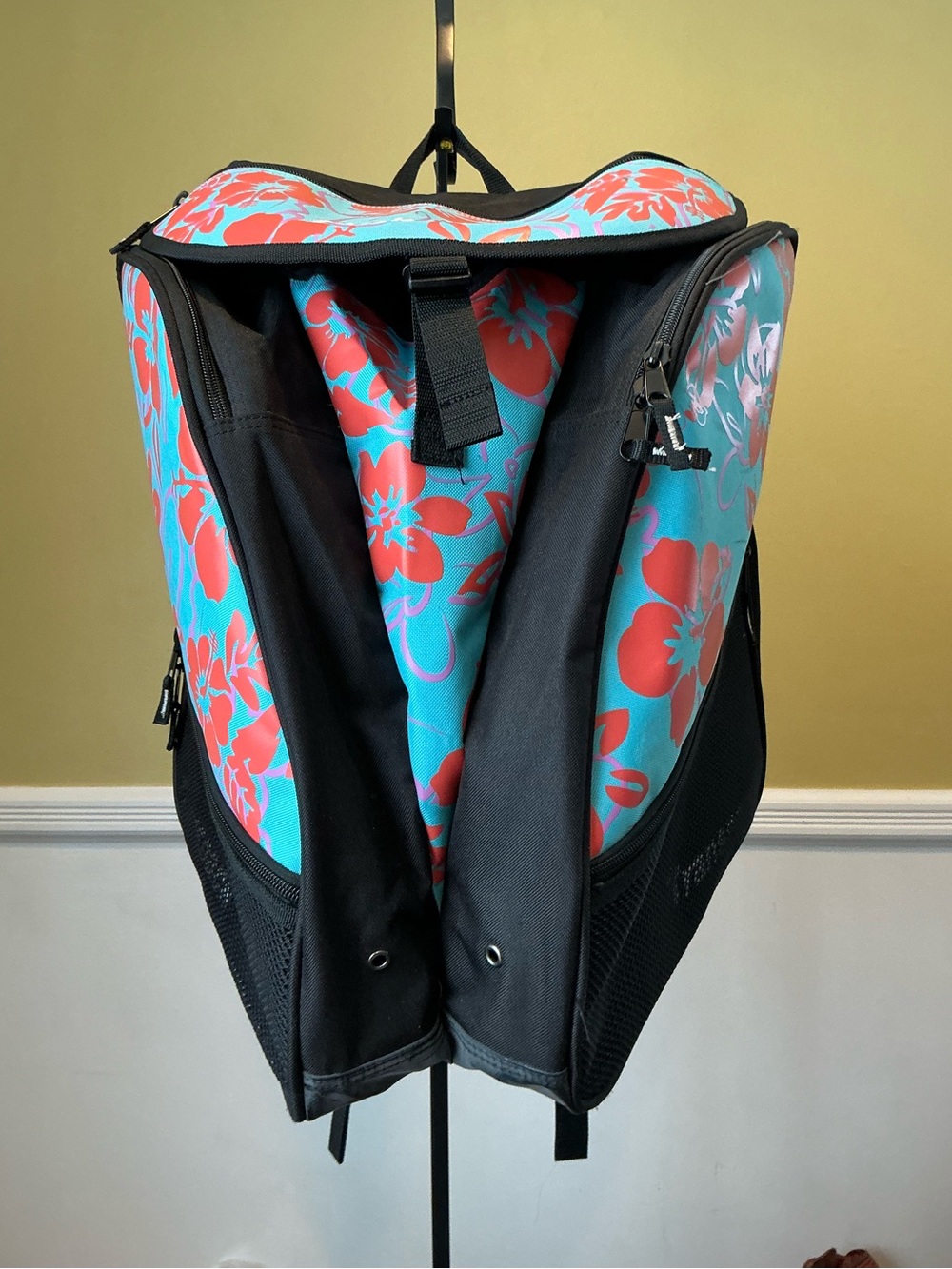 💙 Transpack Ice Skate Backpack Blue and Coral Floral Hibiscus Pattern